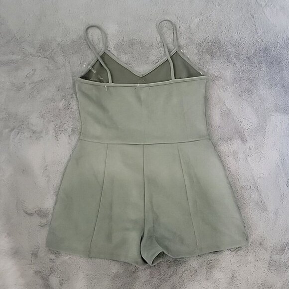 Popular Basics Green Faux Suede Skort Romper NWOT SIZE Large - Picture 2 of 5